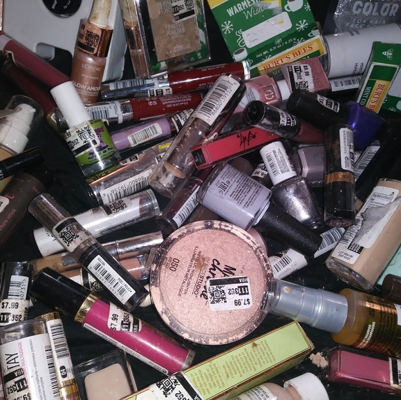 Makeup - Picture 3 of 7